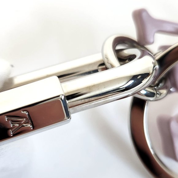 Louis Vuitton LOUIS VUITTON Porte-Cle LV Shape Keychain MP2615 Silver Pink Me... - Picture 8 of 11